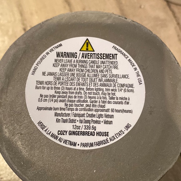 NEW GINGERBREAD MAN CANDLE - SCENT “Cozy Gingerbread House” Smells Good - Picture 3 of 3